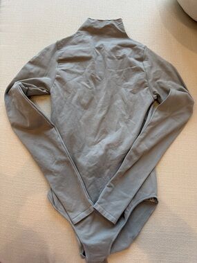 SKIMS Long Sleeve Mock Neck Bodysuit - Light Gray